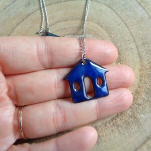 Pendentif petite maison bleu nuit