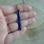 Pendentif long bleu nuit – Image 2