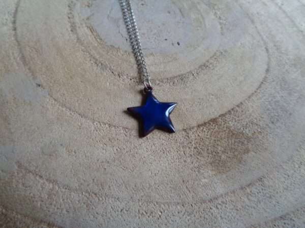 Pendentif étoile bleu nuit