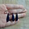 Broche-épingle goutte bleu nuit – Image 2