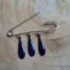 Broche-épingle goutte bleu nuit – Image 3