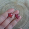 Boucles d'oreilles clous étoiles roses – Image 2