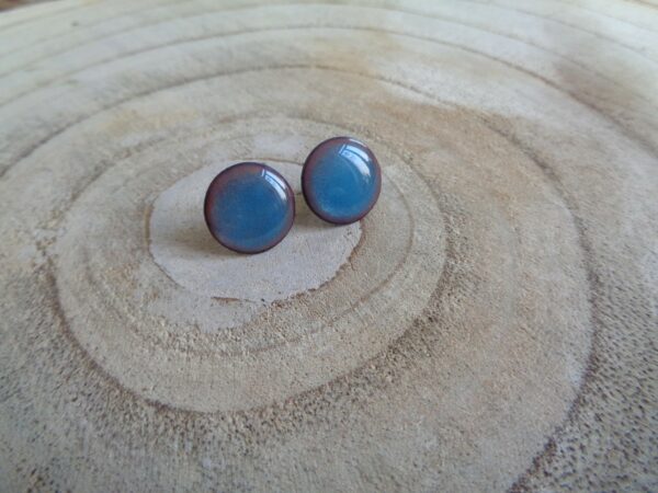 Boucles d'oreilles clous petit rond vert clair