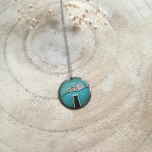 Pendentif "Le Chat noir veille sur le village"