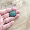 Pendentif "Le Chat noir veille sur le village" – Image 2