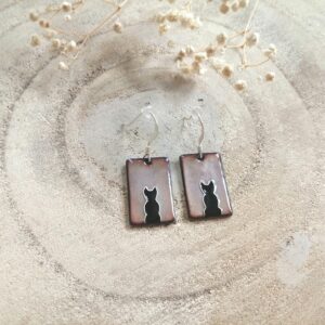 Boucles d'oreilles "Le Chat noir" mauve très clair
