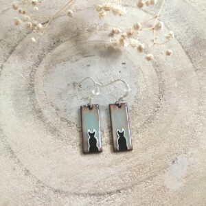 Boucles d'oreilles "Le Chat noir" vert très clair