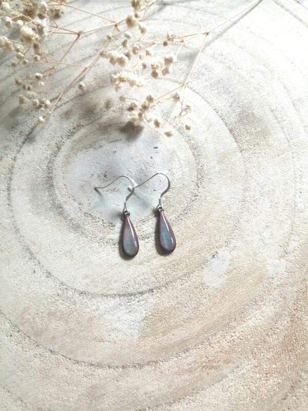 Boucles d'oreilles petite goutte gris bleuté