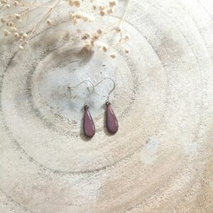 Boucles d'oreilles petite goutte mauve