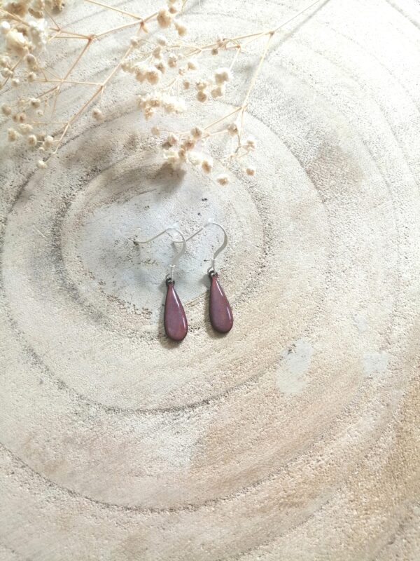 Boucles d'oreilles petite goutte mauve