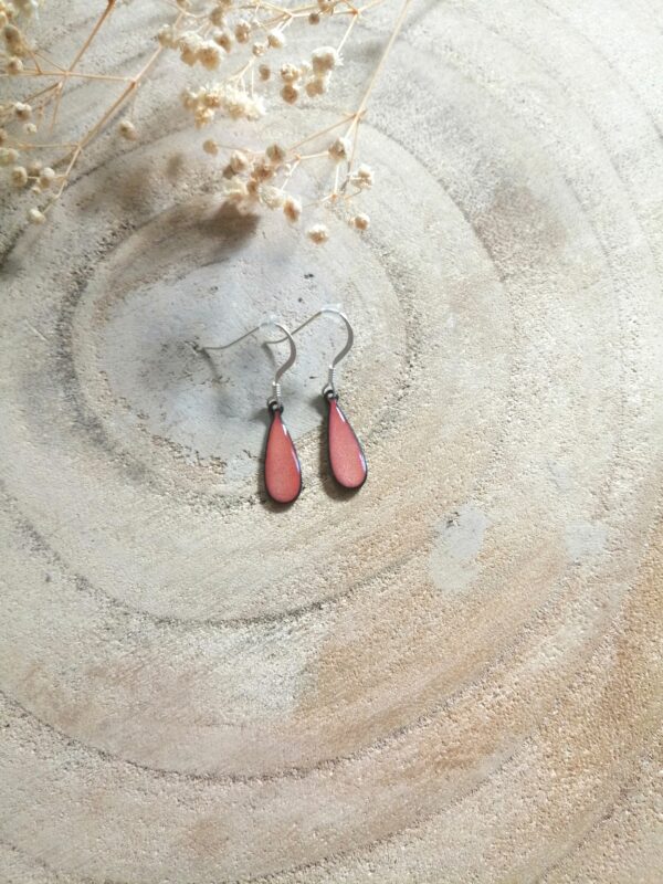 Boucles d'oreilles petite goutte rose