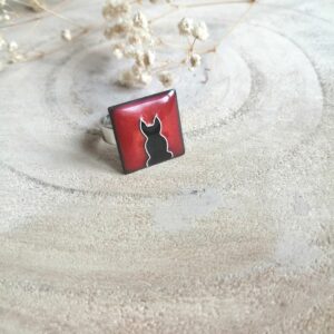 Bague "Le Chat noir" carrée rouge