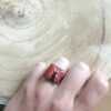 Bague "Le Chat noir" carrée rouge – Image 2