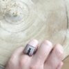 Bague "Le Chat noir" carrée vert-gris – Image 2