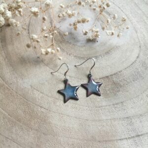 Boucles d'oreilles étoile gris bleuté