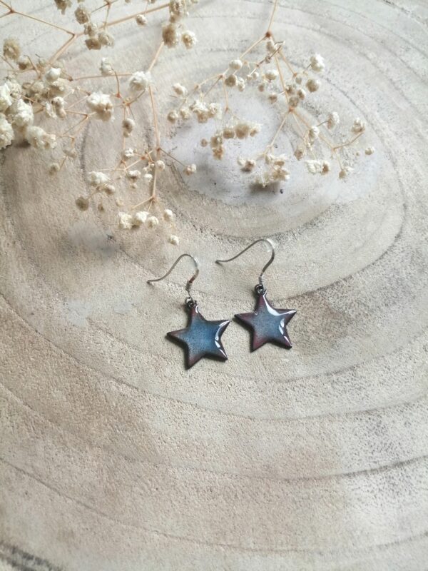 Boucles d'oreilles étoile gris bleuté