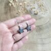 Boucles d'oreilles étoile gris bleuté – Image 2