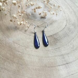Boucles d'oreilles moyennes gouttes bleu nuit
