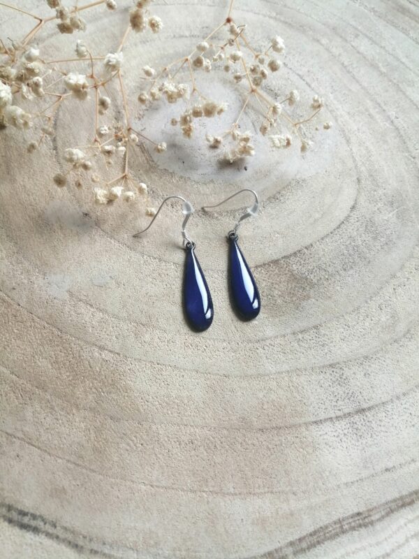 Boucles d'oreilles moyennes gouttes bleu nuit
