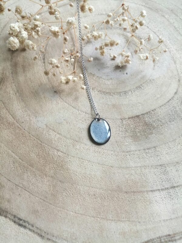 Pendentif ovale gris clair