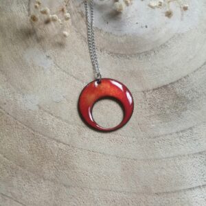 Pendentif rond rouge (-40%)