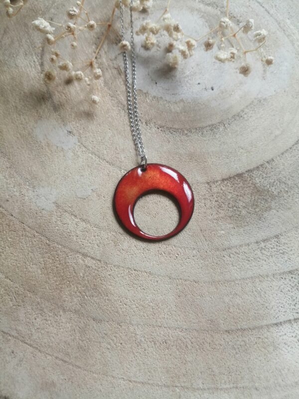 Pendentif rond rouge (-40%)