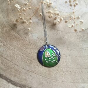Pendentif rond "La maison de Hobbit" (-40%)