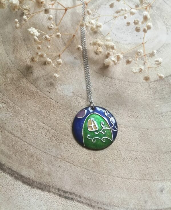 Pendentif rond "La maison de Hobbit" (-40%)