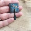 Broche "Le Chat noir veillant sur le village" – Image 3