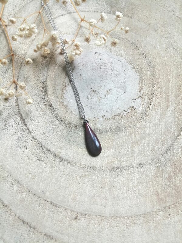 Pendentif petite goutte gris