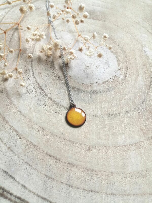 Pendentif petit rond jaune doré