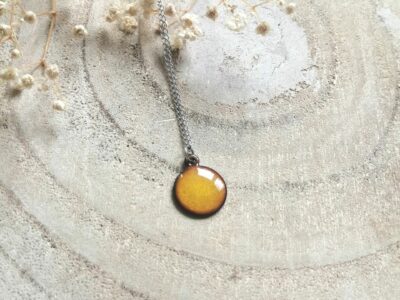Pendentif petit rond jaune doré