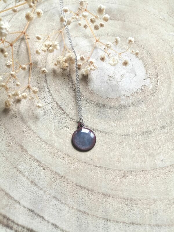 Pendentif petit rond gris bleuté