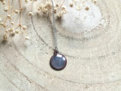 Pendentif petit rond gris bleuté