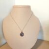 Pendentif petit rond gris bleuté – Image 4