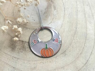 Pendentif "La citrouille et le village"