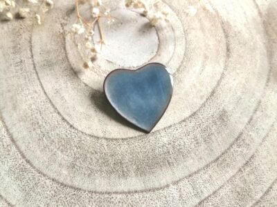 Broche cœur gris
