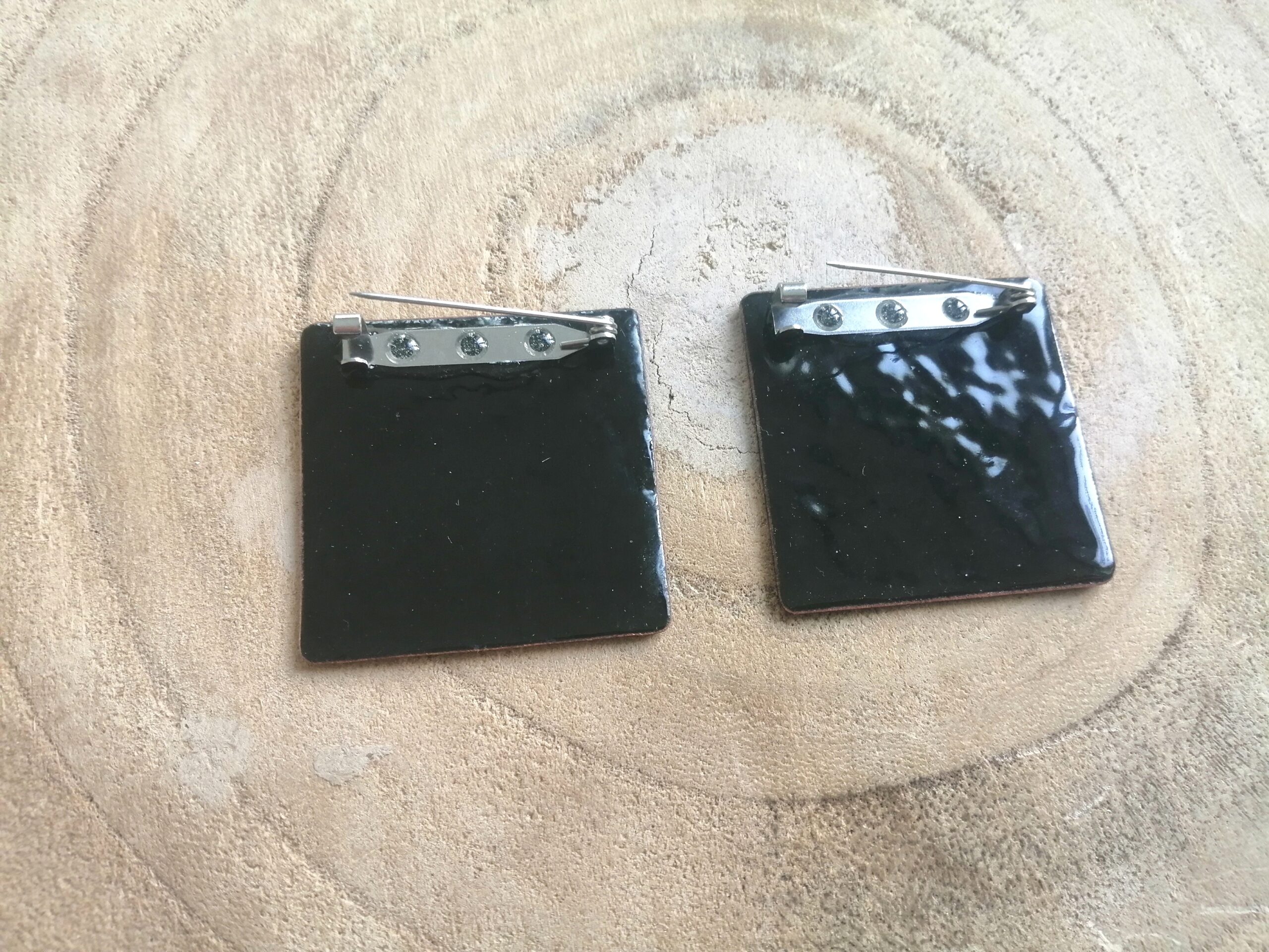 Broche carrée maisons et lune – Image 3
