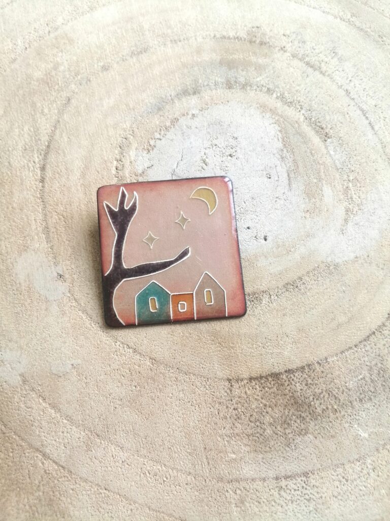 Broche carrée maisons et lune